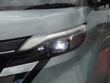 【アダプティブLEDヘッドライト】夜間走行時対向車を感知し、対向車がいるところだけ自動でハイビームの切り替えをしてくれるので、良好な視界を確保し安心して運転できます☆