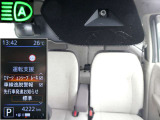フロントカメラで車線や前方の人や車をモニターして、エマージェンシーブレーキや車線逸脱警報をを作動。ハイビームアシストも装備。