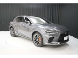 LEDヘッドランプにはアダプティブハイビームシステム「AHS」を採用。光検出カメラで車両検出をし、先行車や対向車に直接ハイビームを当てないように部分遮光します。