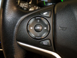 【ステアリングリモコン】ステアリングにオーディオ調節可能なスイッチが装備されていますので運転中でも視線をそらさずにオーディオの調節が可能です!