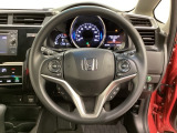 ハンドルにHondaセンシング系のクルーズコントロールやレーンキープアシストなどのスイッチと、オーディオの操作スイッチが装備されています。ハンドルから手を離さず安全に操作できます。
