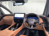 運転席まわりです。 各操作スイッチは使いやすい位置に配置されてます。