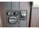ヘッドライトはマニュアルレベリング機能付き。荷物をたくさん積んで車体が斜めになった時などにヘッドライトの高さを調節する機能です。