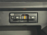 【ビルトインETC】車載器がビルトインで装備されています。有料道路の乗り降り時に停車することなくスマートに乗り入れが可能になったり、割引を受けることができる嬉しい装備です。