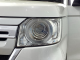 LEDヘッドライトは、点灯の瞬間から最大光量を発揮し、突然暗くなるトンネルなどでの安定感を高めます。