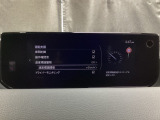 フォワードセンシングカメラで認識した交通標識をディスプレイに表示し、交通標識の見落とし防止を図り、安全運転を支援します。