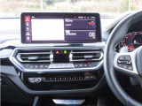 ◆iDriveを装備。操作系統をディスプレイから独立させることで、人間工学に基づいた最適な運転環境を実現しております。◆