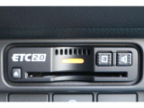有料道路のレーン通過に便利なETC2.0車載器を装着しています。ご利用にはセットアップが必要となります。