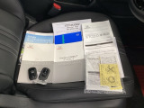 メンテナンスノート【点検整備記録簿・保証書】、取説も揃ってます。スマートキーはバッグなどにしまったままボタン操作でエンジンの始動・停止ができて大変便利です。