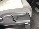 運転席シートにはハイトアジャスター付き。軽い力で操作可能です。