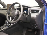 見通しのよいすっきりとした視界で、誰でも運転しやすいです。運転のしやすさは疲れにくさにも繋がります高いホールド性で運転姿勢が安定します。長距離ドライブでも疲れにくいのが魅力です