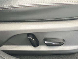 運転席は高級感あるパワーシート!女性の方でもスイッチひとつで簡単に調節できます!