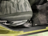 痛みの出やすい運転席シートの角、フロアマット、座面、ともに良好です