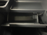 【グローブボックス】車検証入れ等の収納に便利です♪