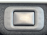 【パワーバックドア】スマートキーや運転席のボタンを押すだけでリアゲートが自動で開閉します!荷物を持っている時や、高い位置にあるバックドアを閉める際に便利な機能です♪
