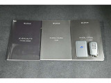 保証書・記録簿・取扱説明書と揃っております。キーの電池は新品にお取替えしてから納車させていただきますので安心してお乗りください。