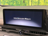 【メーカー純正ナビ】インテリアに溶け込むスタイリッシュな「専用設計」メーカーナビを装備♪視認性や操作性など基本性能にも優れ、より上質なカーライフをお楽しみいただけます。