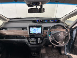 見通しの良い運転席回りとなっておりますので安心して運転をして頂けます!窓が大きいので明るく開放的な室内です