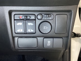 リアドアは乗り降りに便利な両側電動スライドドアです。また運転席に座っていながらスイッチ操作で自在にスライドドアを開け閉めできます。またHondaセンシング用のVSA解除スイッチも装備しています。