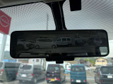 スマート・ルームミラー:車両後方のカメラ映像をミラー面に映し出すので、車内の状況や、天候などに影響されずいつでもクリアな後方視界が得られます。