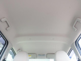 天井の状態も良好です。タバコを吸っていた車は、天井の色が変色してしまっているものもあります。中古車探しの際は、天井の状態も重要なポイントですよ!