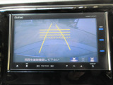 バックカメラの画像です。ガイドラインがスムースな車庫入れをサポートいたします。車庫入れの安心感がアップしますね。