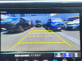 車庫入れ時に安心のバックカメラがついています。