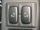 【両側パワースライドドア】スマートキーや運転席のスイッチで後席両側スライドドアの開閉が可能♪電動だから力を入れてドアを開ける必要が無く、小さなお子様でも簡単に開け閉めでき快適です♪