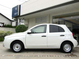 日産マーチをベースに外装を作り替えました。クラシカルで日常を楽しませてくれる一台です。