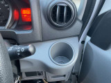ダッシュボードの両側にも、ドリンクホルダーを装備しています。