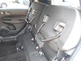 ◆チップアップ&ダイブダウン機構付【ULTR SEAT】は後席座面を左右分割で跳ね上げることができます。トランクで積載できない背の高い荷物をラクラク収納できます。ホンダ車ならではの人気装備です。