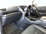 見通しのよいすっきりとした視界で、誰でも運転しやすいです。運転のしやすさは疲れにくさにも繋がりますよ♪