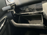 車検証入れになどにも使える便利な収納BOXあります。