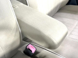 【アームレスト】運転中の身体の負担を軽減してくれるアームレストを装備♪