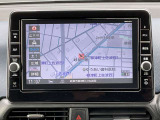 通信ユニット内蔵の日産純正メモリーナビ(MM319D-L)装備、音声対話検索やスマホアプリと連動などに対応した高機能ナビ。高精細液晶による高画質、多彩なメディア再生