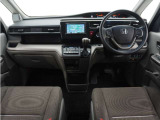 ◆視界広々で非常に運転しやすくロングドライブでも疲れを感じさせないすっきりとまとまったインパネ周りです。