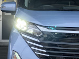 【 LEDヘッドライト 】 青色発光ダイオードを発明した日本人がノーベル賞を受賞し、LEDライトが開発されました。明るく長寿命のライトです。体感して下さい。明るいライトです!