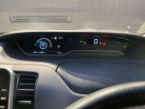 e-POWER専用メーターはモーター出力、エネルギーフロー表示、各種燃費表示機能、バッテリー残量、オド・ツイントリップメーター、デジタル時計、航続可能距離、サービスインターバルなどが表示されます。