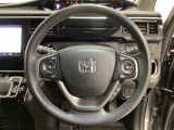 ハンドルにHondaセンシング系のクルーズコントロールやレーンキープアシストなどのスイッチと、オーディオの操作スイッチが装備されています。ハンドルから手を離さず安全に操作できます。