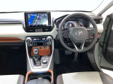 運転席周りのレイアウトをご覧ください。ナビゲーションが綺麗に装着されすっきり収まってますね!
