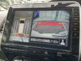 まるで真上から見ているような、視認性の良いアラウンドビューモニターです。駐車が苦手な方でもこれでらくらく駐車できますよ。