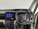 【前方視界】開放的な前方視界!運転がしやすく疲れにくいです♪窓が大きく、見通しがとっても良いおクルマですよ♪