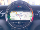 ●MINI純正ナビ:一体感のあるナビは、高級感ある車内を演出してくれます。Bluetooth再生などオーディオ機能も充実しておりますので、運転もより楽しめます♪