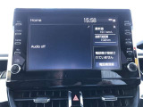 ディスプレイオーディオ装着車。 ディスプレイとスマホの連携で、様々なアプリを使用できます。 マップのアプリを繋げて、ナビゲーションとしてお使いください。