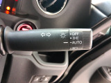 点検整備の待ち時間はカフェのようなおしゃれな空間でお待ちいただけます。フリードリンク制となっておりますので、お好きなものをお召し上がりください。