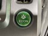 【ECONモード(イーコン)】クルマの動きを管理するシステムです。燃費を優先に自動制御されるもので、低燃費走行を自然にできるようになります。