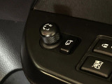 【電動格納ミラー】サイドミラーは電動格納式となっており、狭い駐車場でもキズがつくリスクを抑えられます。