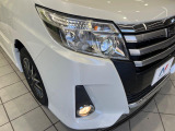 【LEDヘッドライト】悪天候や夜間走行時も良好な視界を確保し安心して運転できる高輝度LEDヘッドライトを装備!点灯速度が早く、消費電力も抑えられています。