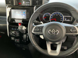 【運転席・助手席エアバッグ】エアバッグ装備で、もしもの事故の時に被害を軽減します。ハンドルのリモコンでオーディオの操作が可能です。