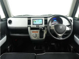 ◆視界広々で非常に運転しやすくロングドライブでも疲れを感じさせないすっきりとまとまったインパネ周りです。